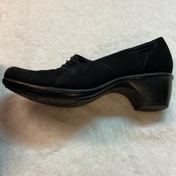 Clarks Bendables Suede Leather Slip-on Heeled (1.5”) Shoe - Picture 5 of 12